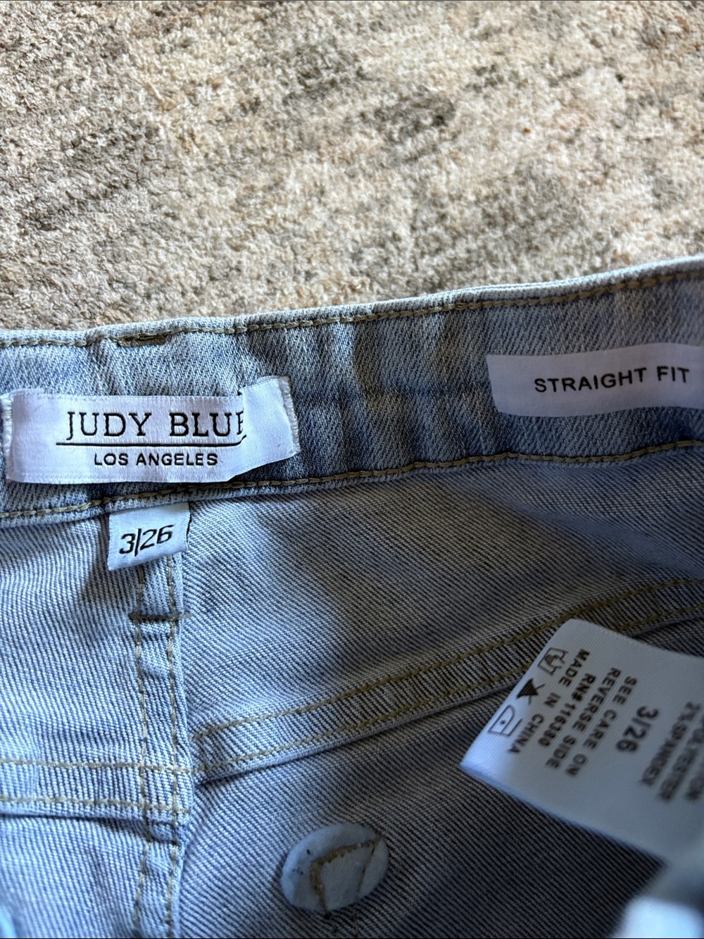 Judy Blue Light Wash straight Leg Jeans - size 3/26  - straight fit - Picture 3 of 7